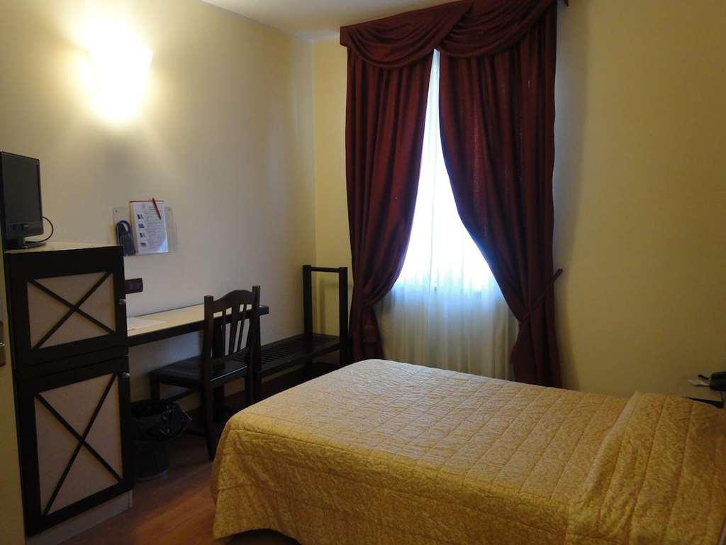 Hotel Vazzana Вольпьяно Номер фото